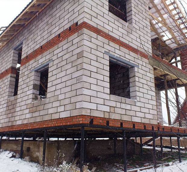 Монтаж свайно-винтового фундамента под дом из пеноблока в Лыткарино